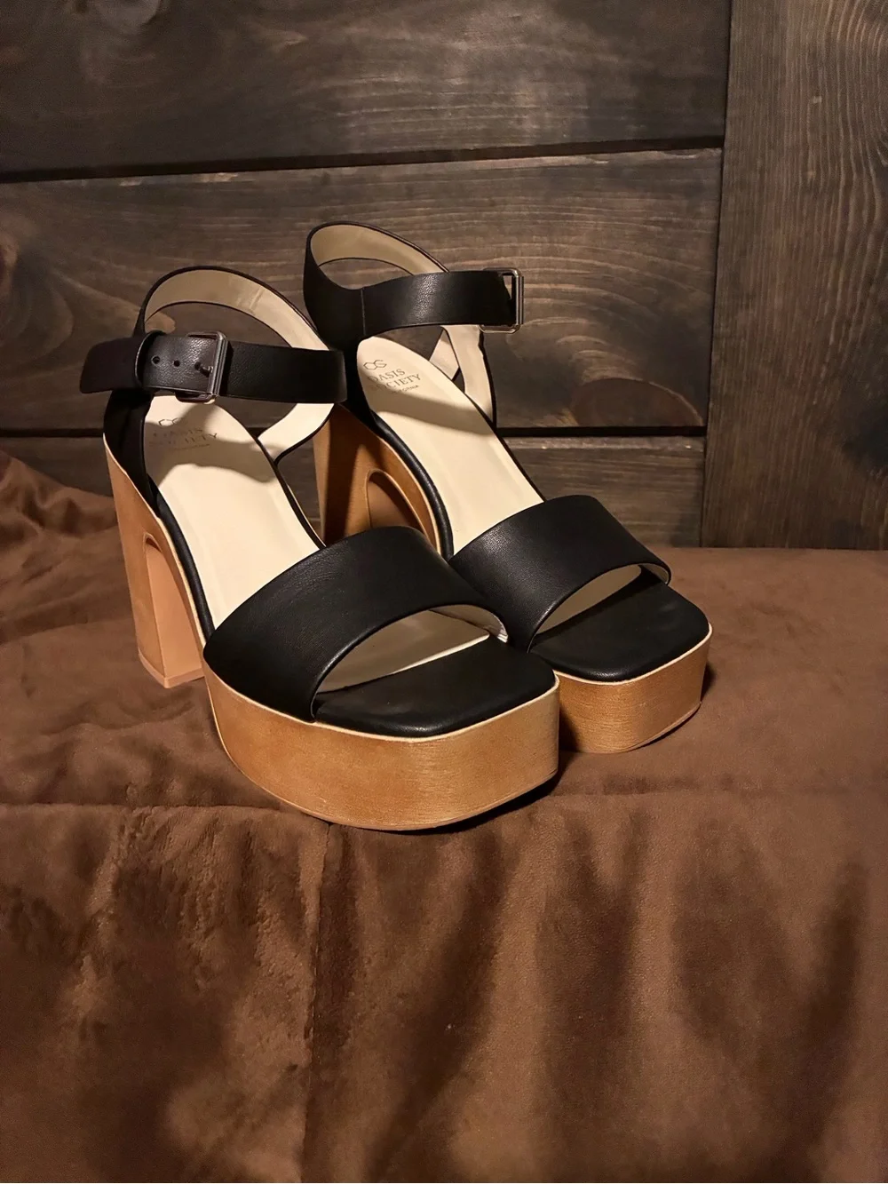 Oasis Society stylish black